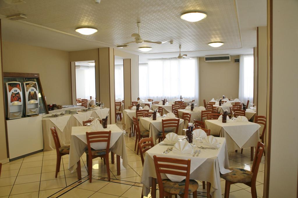 Hotel Primula Azzurra Cervia Buitenkant foto